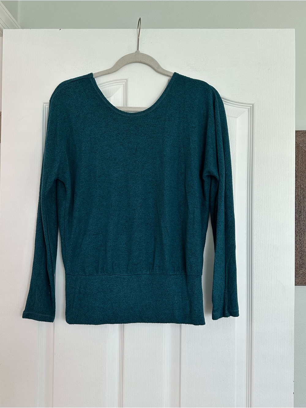 White House Black Market Teal Scoop Neck w/ V Swirl Back Long-Sleeve Sweater!!